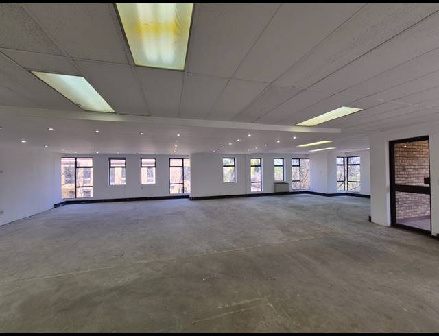 182M² OFFICE TO LET IN KRAMERVILLE